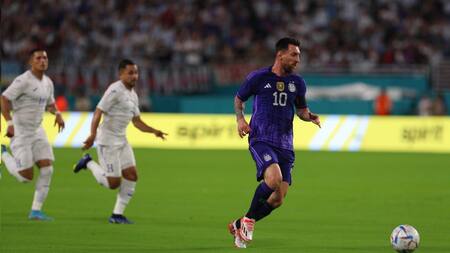 Lionel Messi en plena acción ante Honduras. Foto: Twitter @Argentina.