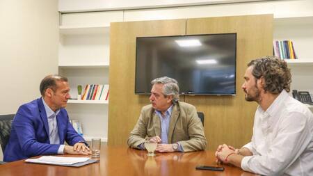 Alberto Fernández junto a Omar Gutiérrez, gobernador de Neuquén