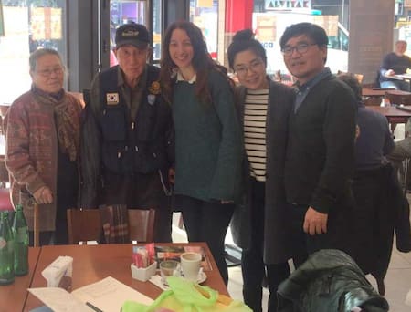 Cho Chang-ho junto a su esposa, hijo y nieta. Él era oriundo de Corea del Norte y viajó dos veces a reencontrarse con parte de sus familiares. Falleció el 22 de enero de 2022. Foto: María del Pilar Álvarez