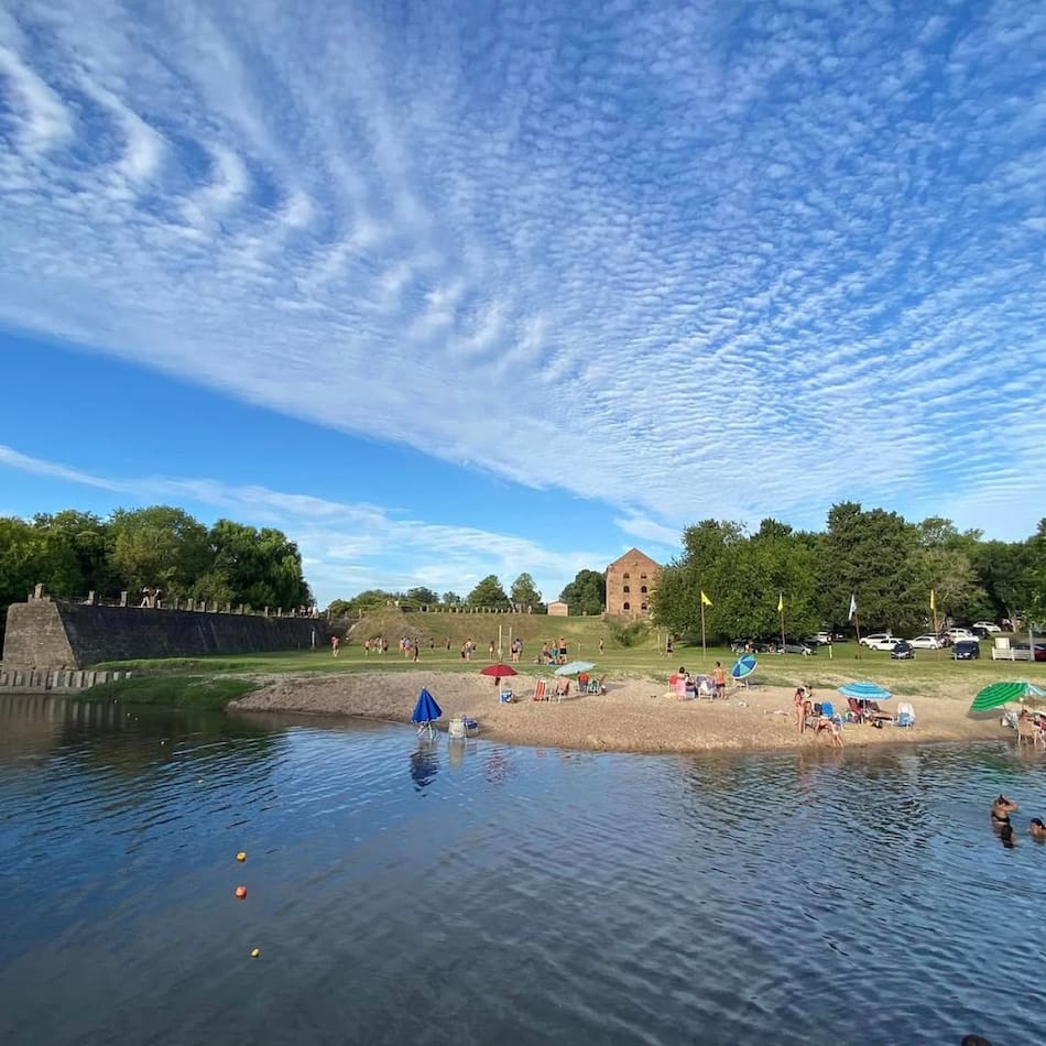 Uno de los destinos más lindos sobre el río Uruguay. Foto: Instagram @turismoconcepciondeluruguay