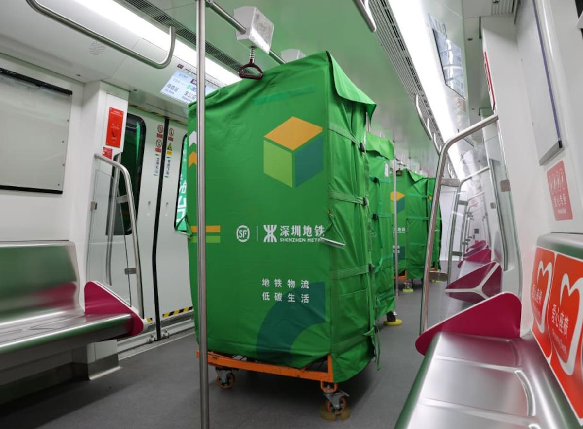 Robot que entrega paquetes en China.