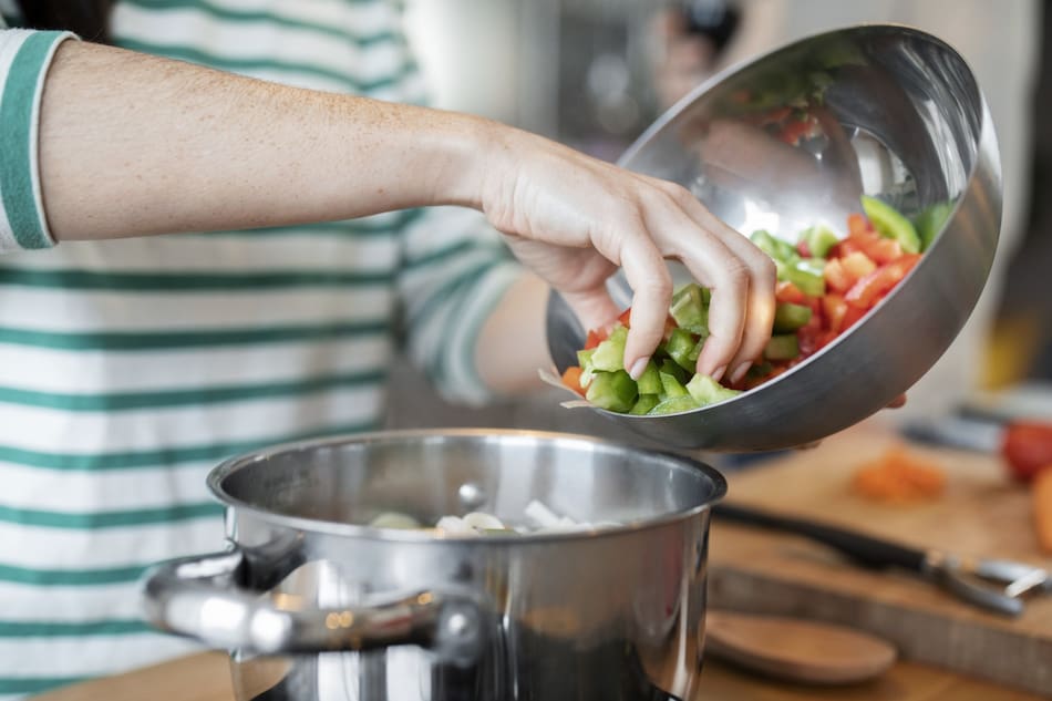 Sofrito ajo cebolla morrón comida verdura vegetales. Foto Unsplash