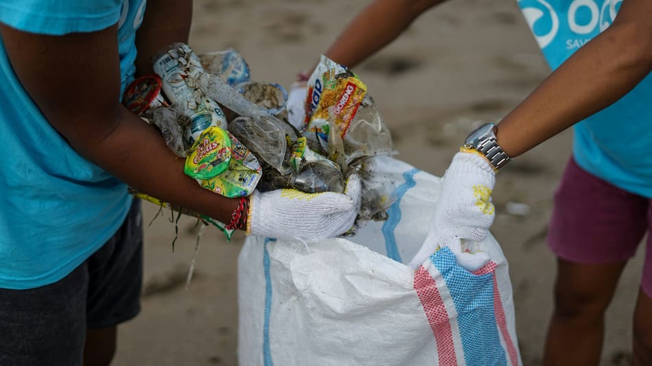 Un secarropas con plástico 100% reciclado. Foto: Unsplash.