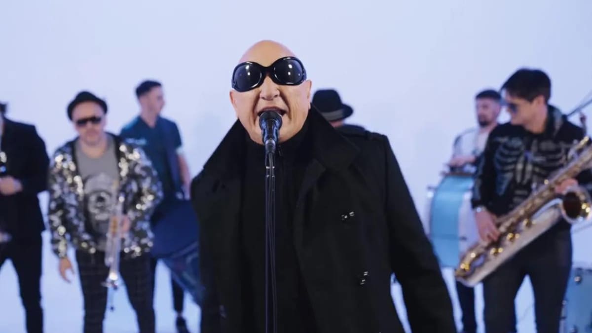 La Mosca interpretando el hit "Muchachos". Foto: captura video YouTube