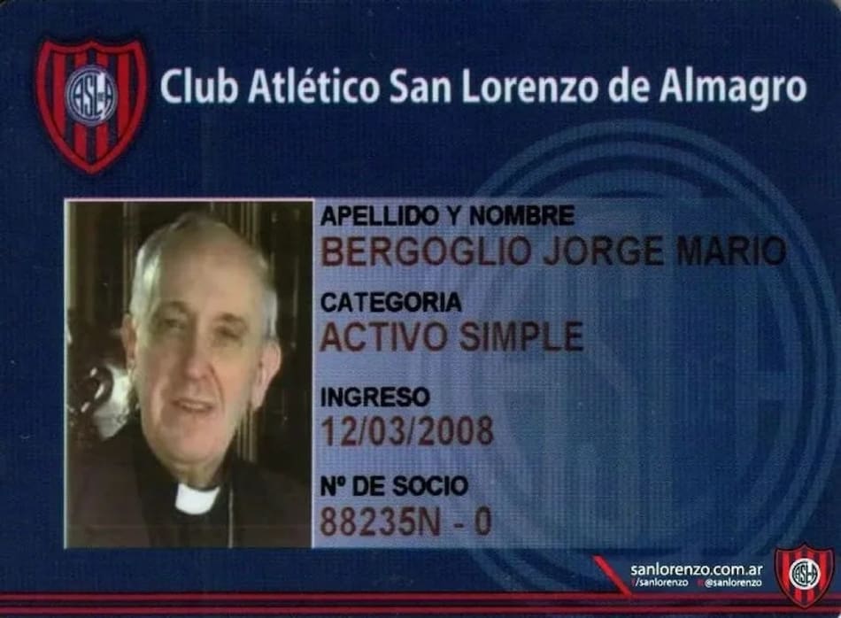 El carnet de socio del papa Francisco.