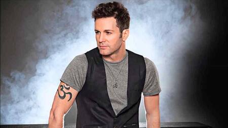 Axel presenta su nuevo single “Vivo por ti”