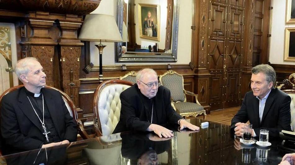 Mauricio Macri junto a la Conferencia Episcopal Argentina