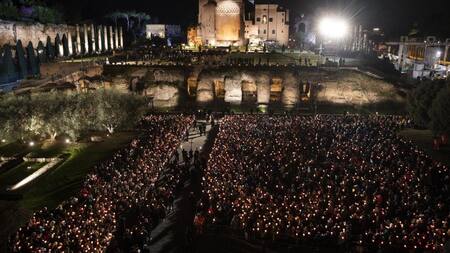 Vía Crucis en el Vaticano. Foto: EFE