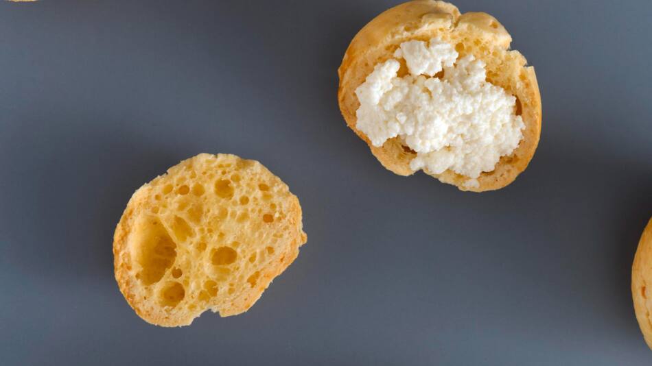 Receta para unos deliciosos bizcochitos con ricota y limón. Foto: Freepik.