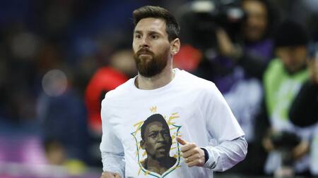Homenaje del PSG para Pelé en la vuelta de Messi. Foto: REUTERS.