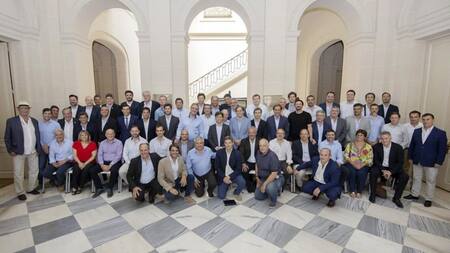 Axel Kicillof, recibió este mediodía a los intendentes de Juntos por el Cambio para destrabar el tratamiento de la ley impositiva, NA