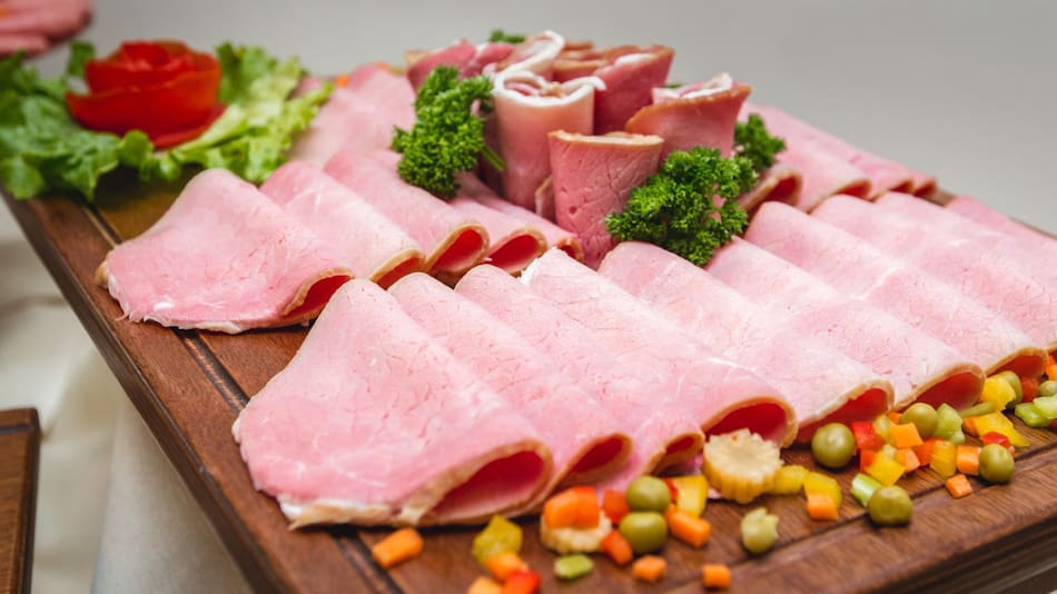 El riesgo de comer jamón en mal estado. Foto Freepik.