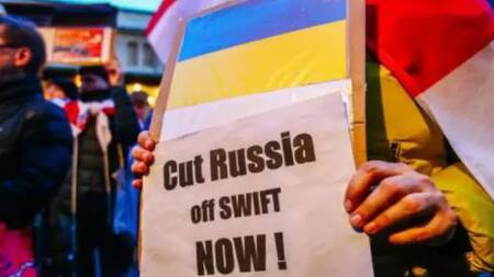 Swift, Rusia, Reuters