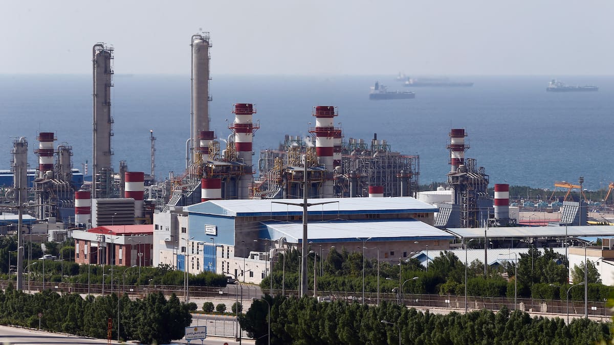 otografía de archivo de la refinería petroquímica de Asaluyeh en las inmediaciones del yacimiento de gas de South Pars, cerca del puerto de Assalouyeh, en el sur de Irán.