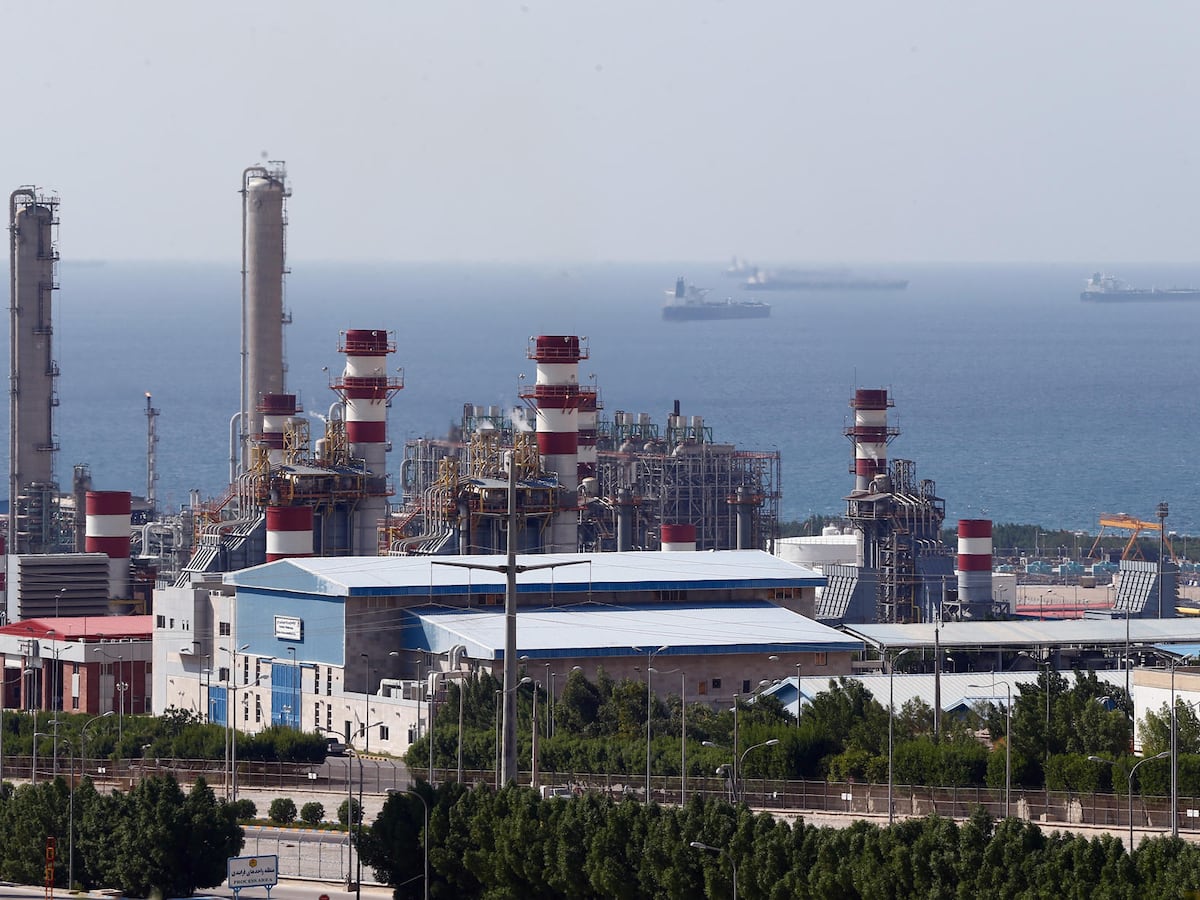 Tras los ataques a sus plantas petroquímicas, Irán advierte de un “efecto dominó de fuego que nadie podrá detener”