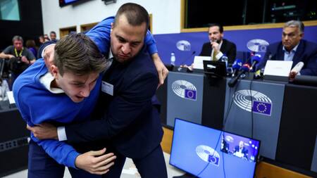 Intento de agresión contra Viktor Orbán, primer ministro de Hungría. Foto: Reuters.