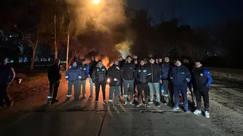 Trabajadores en huelga de la Petroquímica Río Tercero.