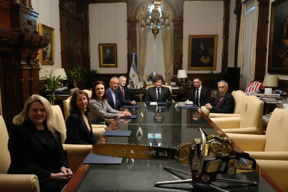 Javier Milei junto a Robert F. Kennedy Jr. en Casa Rosada. Foto: NA.