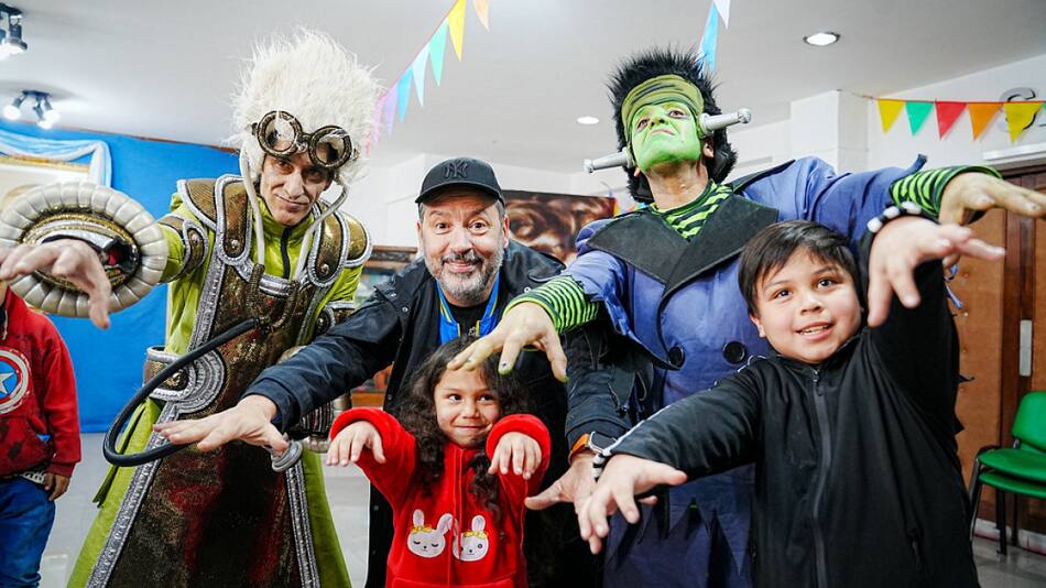 Gustavo Menéndez en la obra de teatro. Foto: Twitter/gustavomenendez