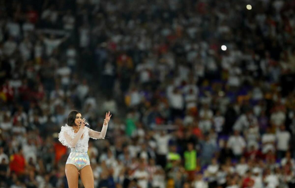 Dua Lipa - show Champions