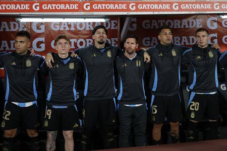 Valentín Barco fue al banco de la Selección Argentina ante Chile. Foto: Reuters/Pablo Sanhueza