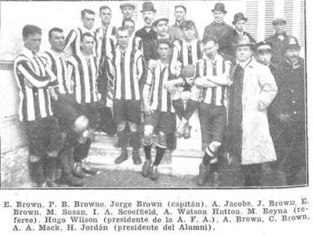 El plantel de Alumni en 1909