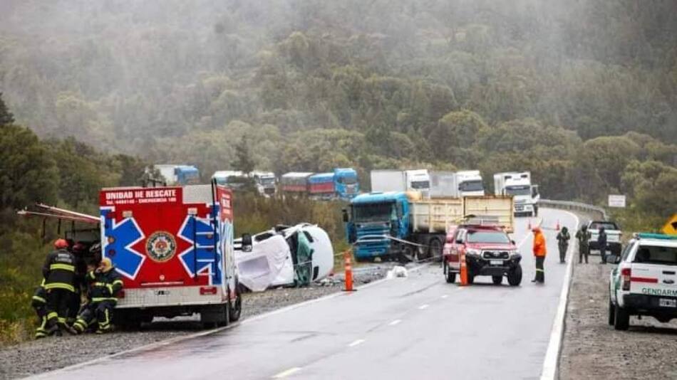 Choque en la ruta de los Siete Lagos. Foto: redes sociales