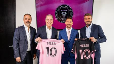 Lionel Messi firmó su contrato con el Inter Miami. Foto: Twitter @InterMiamiFC.