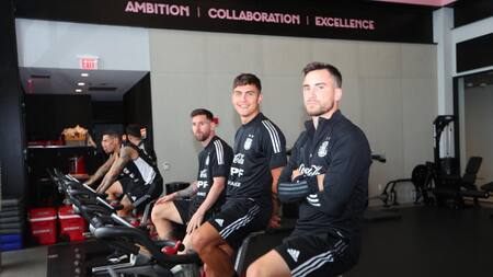 Paulo Dybala junto a sus compañeros en la Selección. Foto: @Argentina.