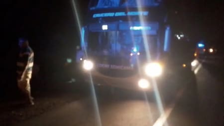 Un mecánico murió aplastado por un micro de larga distancia en Misiones. Foto: Gentileza El Territorio.