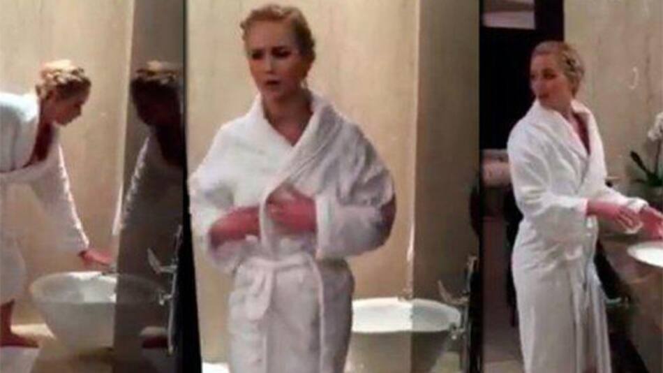 Jennifer Lawrence en el baño