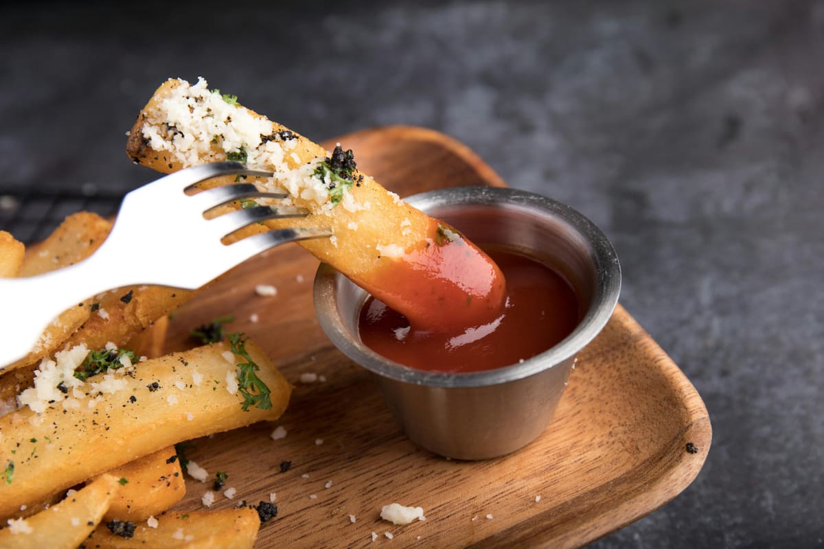 Papas con queso parmesano. Fuente: Pexels