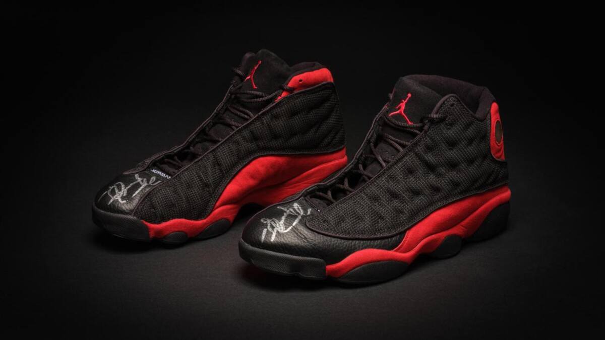 Zapatillas de Michael Jordan usadas en las finales de la NBA de 1998. Foto. EFE.