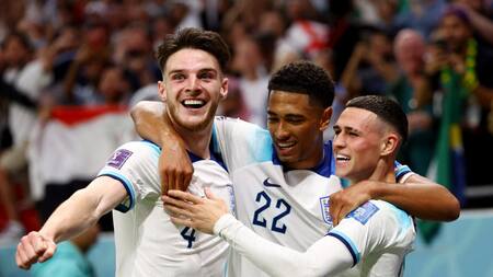 Inglaterra goleó a Gales y pasó como primera del Grupo B a los octavos de final del Mundial