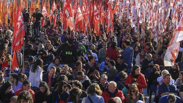 Lunes agitado: marcha la izquierda y reclama a la CGT que llame a paro general por salario