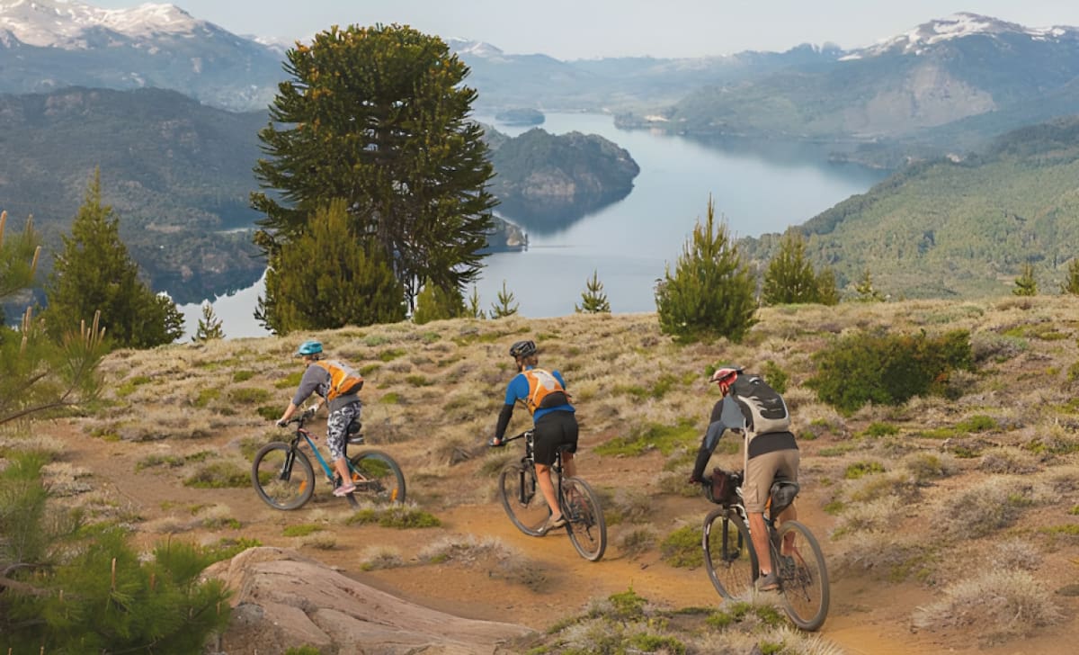 Villa Pehuenia es un destino ideal para quienes buscan realizar trekking o mountain bike. Foto: villapehuenia.org