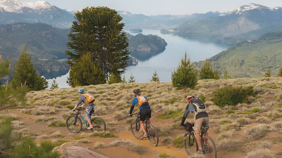 Villa Pehuenia es un destino ideal para quienes buscan realizar trekking o mountain bike. Foto: villapehuenia.org
