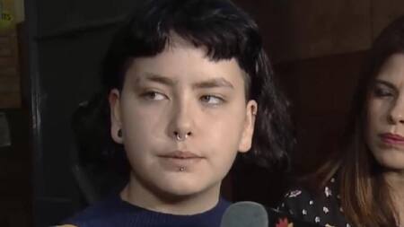 Bianca - Alumna sancionada e colegio por no usar corpiño