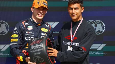 Max Verstappen junto a Paulo Dybala. Foto: NA