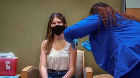 Vacunación, adolescentes en Europa, Reuters