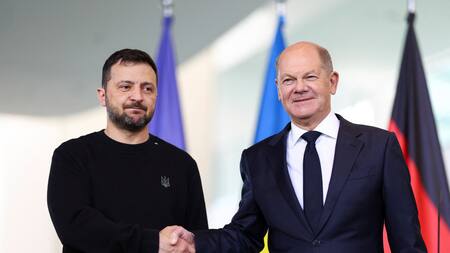 Volodimir Zelensky y Olaf Scholz. Foto: REUTERS.