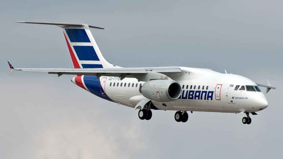 Avión Cubana de Aviación.