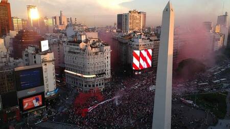 Caravana River Plate en el obelisco.