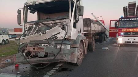 Choque de camiones en San Pedro. Foto: NA.