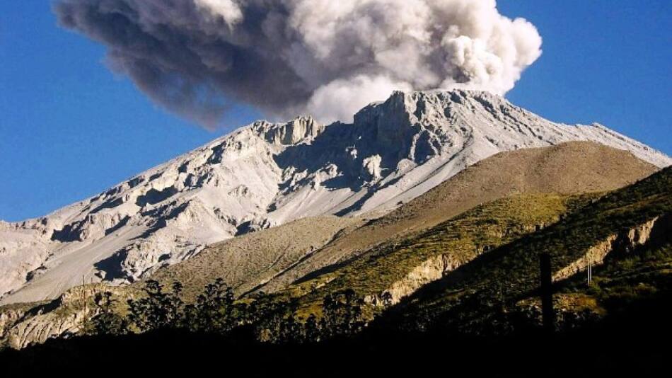 Actividad volcánica Ubinas. Foto: Twitter @AstronomayNatu1