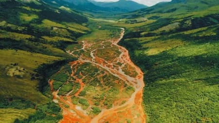 Los ríos de Alaska se volvieron naranjas.