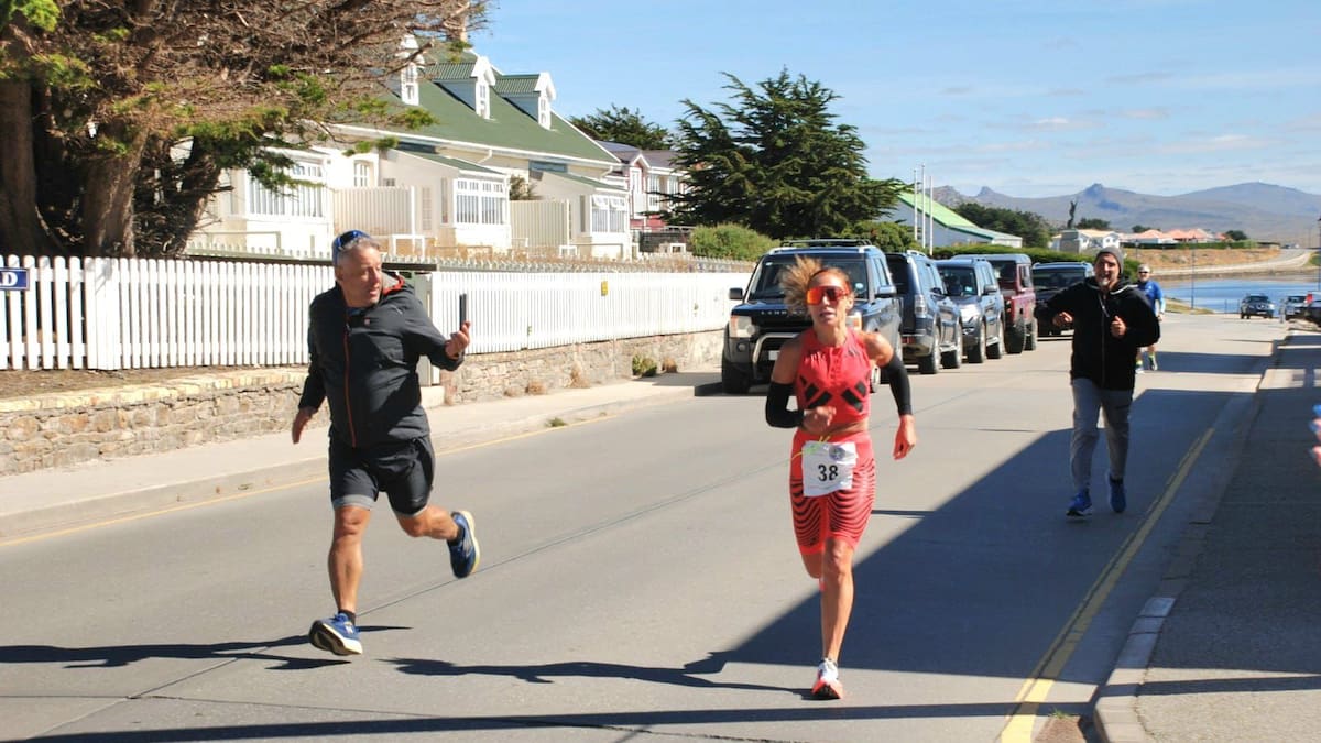 Candela Cerrone, la argentina que ganó una maratón en las Islas Malvinas