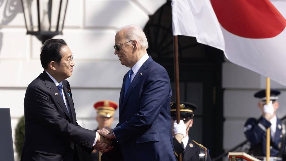 Joe Biden y Fumio Kishida. Foto: EFE.