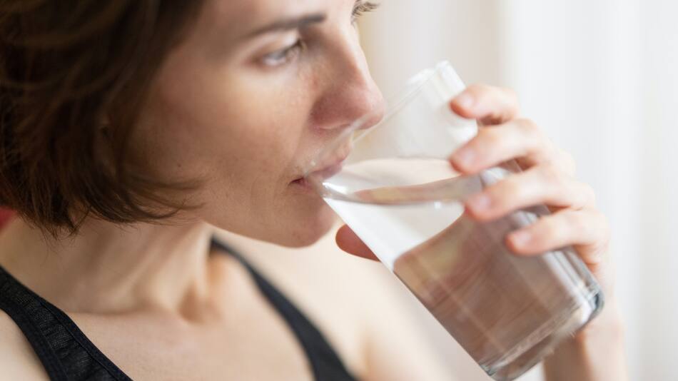 Una mujer murió en Estados Unidos por beber demasiada agua. Foto: Unsplash.