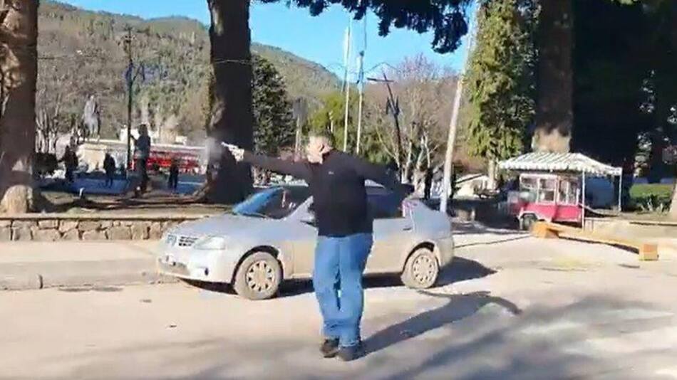 Enfrentamiento a los tiros en centro de San Martín de los Andes. Foto: captura de video.